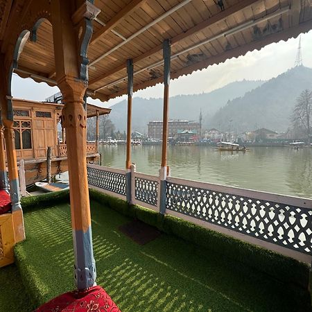 Houseboat Young Balmoral Castle Srinagar  Exterior photo