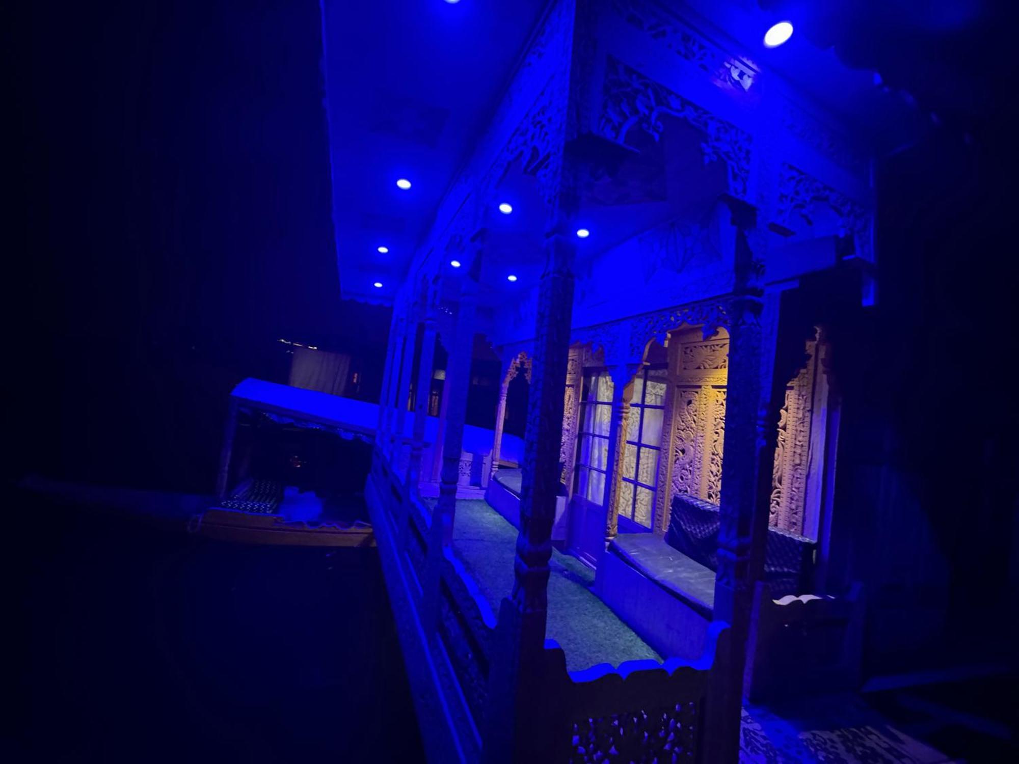 Houseboat Young Balmoral Castle Srinagar  Exterior photo